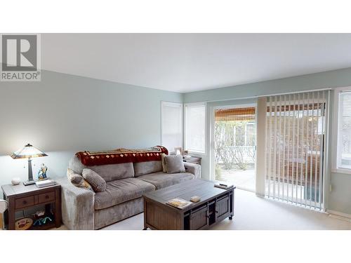 2375 1St  S Street Unit# 17, Cranbrook, BC - Indoor Photo Showing Living Room