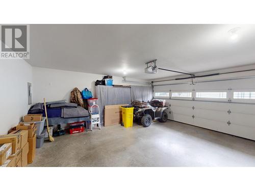 2375 1St  S Street Unit# 17, Cranbrook, BC - Indoor Photo Showing Garage