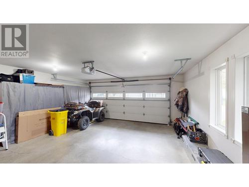 2375 1St  S Street Unit# 17, Cranbrook, BC - Indoor Photo Showing Garage