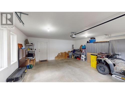 2375 1St  S Street Unit# 17, Cranbrook, BC - Indoor Photo Showing Garage