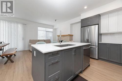 703 15A  Crescent Unit# 15, Invermere, BC - Indoor Photo Showing Kitchen