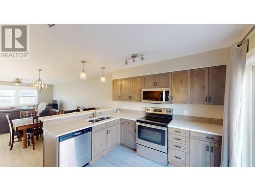 1840 Kelowna  Crescent Unit# 23, Cranbrook, BC - Indoor Photo Showing Kitchen With Stainless Steel Kitchen With Double Sink