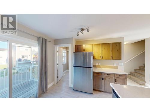 1840 Kelowna  Crescent Unit# 23, Cranbrook, BC - Indoor Photo Showing Kitchen