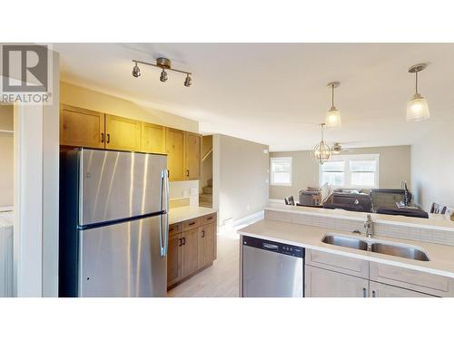 1840 Kelowna  Crescent Unit# 23, Cranbrook, BC - Indoor Photo Showing Kitchen With Stainless Steel Kitchen With Double Sink