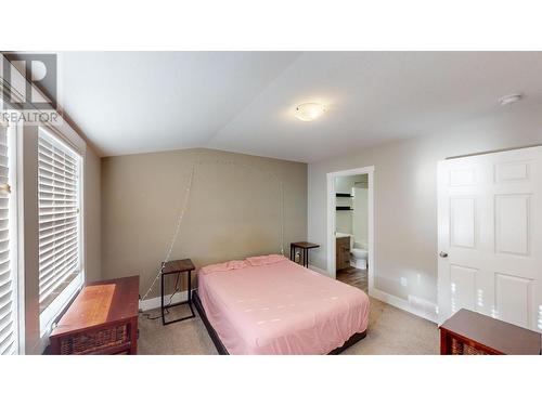 1840 Kelowna  Crescent Unit# 23, Cranbrook, BC - Indoor Photo Showing Bedroom