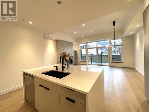 266 Baker  Street Unit# 17, Nelson, BC - Indoor Photo Showing Kitchen With Double Sink