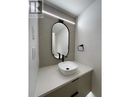 266 Baker  Street Unit# 17, Nelson, BC - Indoor Photo Showing Bathroom