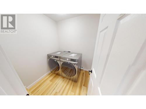 200 10Th  Avenue Unit# 8, Invermere, BC - Indoor Photo Showing Laundry Room