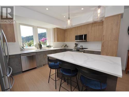 910 Lakeside Drive Unit# 104, Nelson, BC - Indoor Photo Showing Kitchen With Upgraded Kitchen