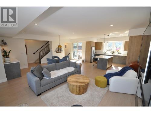 910 Lakeside  Drive Unit# 104, Nelson, BC - Indoor Photo Showing Living Room