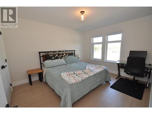 910 Lakeside Drive Unit# 104, Nelson, BC - Indoor Photo Showing Bedroom