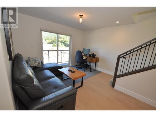 910 Lakeside  Drive Unit# 104, Nelson, BC - Indoor Photo Showing Living Room