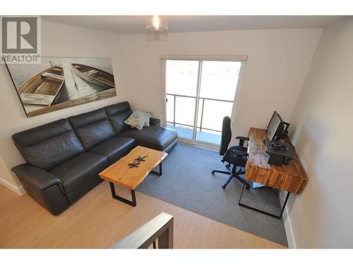 910 Lakeside  Drive Unit# 104, Nelson, BC - Indoor Photo Showing Living Room