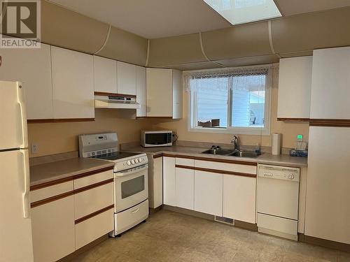 2210 Columbia Avenue Unit# 25, Castlegar, BC - Indoor Photo Showing Kitchen With Double Sink