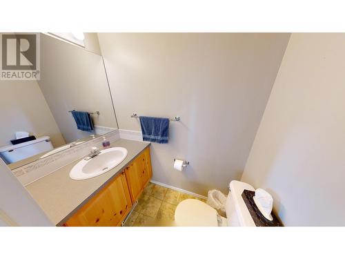 4835 Radium  Boulevard Unit# 120, Radium Hot Springs, BC - Indoor Photo Showing Bathroom