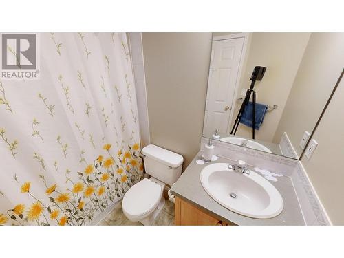 4835 Radium  Boulevard Unit# 120, Radium Hot Springs, BC - Indoor Photo Showing Bathroom