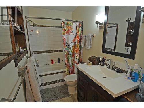 1691  3A Highway Unit# 7, Nelson, BC - Indoor Photo Showing Bathroom