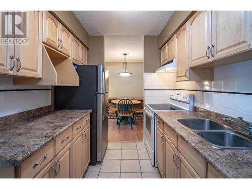 443 Richards    W Street, Nelson, BC - Indoor Photo Showing Kitchen With Double Sink