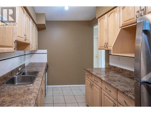 443 Richards    W Street, Nelson, BC - Indoor Photo Showing Kitchen With Double Sink