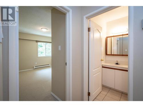 443 Richards    W Street, Nelson, BC - Indoor Photo Showing Bathroom