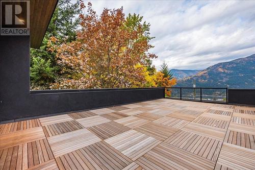 616 Richards  Street Unit# B, Nelson, BC - Outdoor