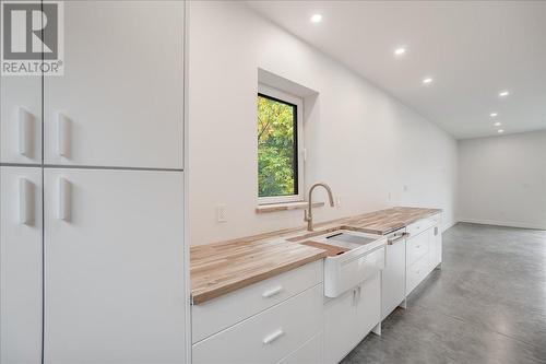 616 Richards  Street Unit# B, Nelson, BC - Indoor Photo Showing Kitchen