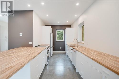 616 Richards  Street Unit# B, Nelson, BC - Indoor Photo Showing Kitchen