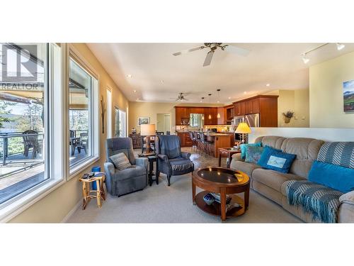 14533 Smith Road, Gray Creek, BC - Indoor Photo Showing Living Room