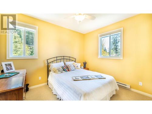 14533 Smith Road, Gray Creek, BC - Indoor Photo Showing Bedroom