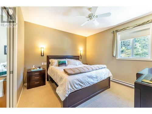 14533 Smith Road, Gray Creek, BC - Indoor Photo Showing Bedroom