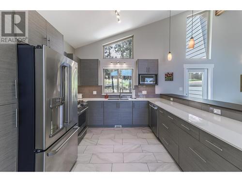 147 The Whins, Cranbrook, BC - Indoor Photo Showing Kitchen