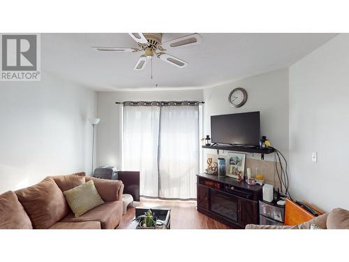 1004 23Rd  N Avenue Unit# 211, Cranbrook, BC - Indoor Photo Showing Living Room