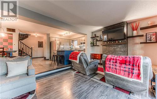 205 Prosperity Drive, Kitchener, ON - Indoor Photo Showing Living Room