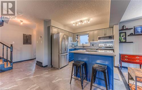 205 Prosperity Drive, Kitchener, ON - Indoor Photo Showing Kitchen