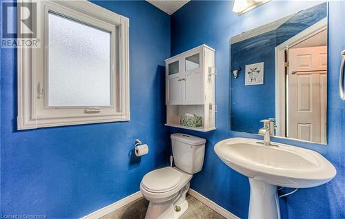 Main level Powder room - 205 Prosperity Drive, Kitchener, ON - Indoor Photo Showing Bathroom