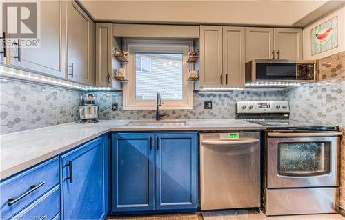 205 Prosperity Drive, Kitchener, ON - Indoor Photo Showing Kitchen With Stainless Steel Kitchen