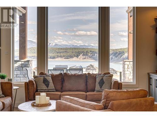 1668 Marcer Road, Jaffray, BC - Indoor Photo Showing Living Room