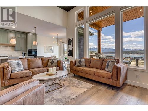 1668 Marcer Road, Jaffray, BC - Indoor Photo Showing Living Room