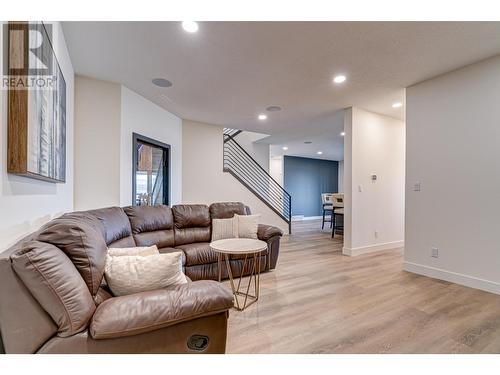 1668 Marcer Road, Jaffray, BC - Indoor Photo Showing Living Room