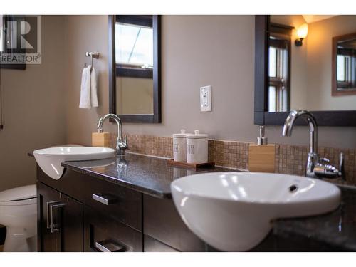 437 Canyon  Trail Unit# A, Fernie, BC - Indoor Photo Showing Bathroom