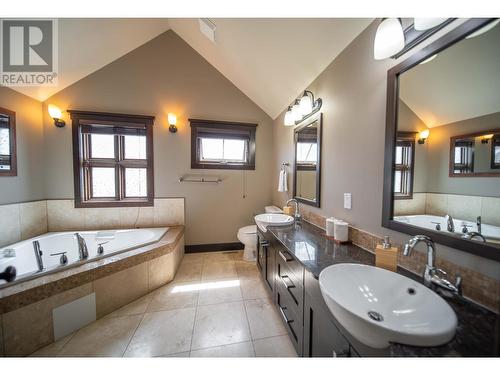 437 Canyon  Trail Unit# A, Fernie, BC - Indoor Photo Showing Bathroom