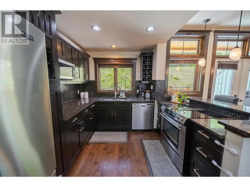 437 Canyon  Trail Unit# A, Fernie, BC - Indoor Photo Showing Kitchen