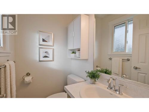 122 Acacia Crescent, Penticton, BC - Indoor Photo Showing Bathroom