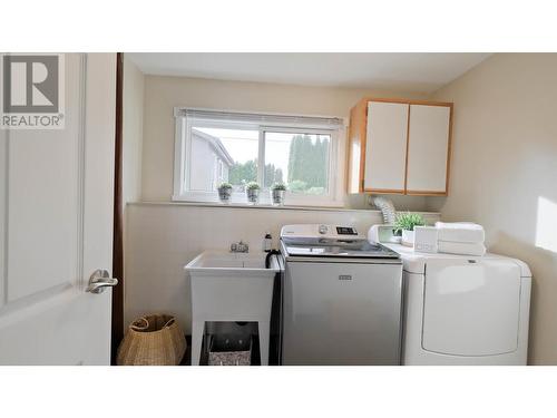 122 Acacia Crescent, Penticton, BC - Indoor Photo Showing Laundry Room