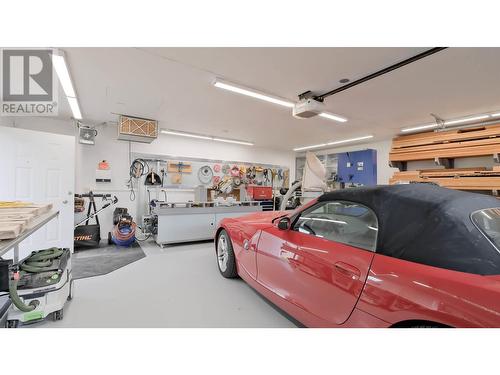 122 Acacia Crescent, Penticton, BC - Indoor Photo Showing Garage