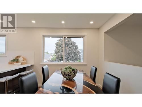 122 Acacia Crescent, Penticton, BC - Indoor Photo Showing Dining Room