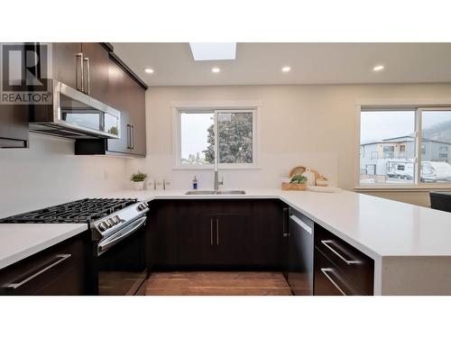 122 Acacia Crescent, Penticton, BC - Indoor Photo Showing Kitchen With Upgraded Kitchen