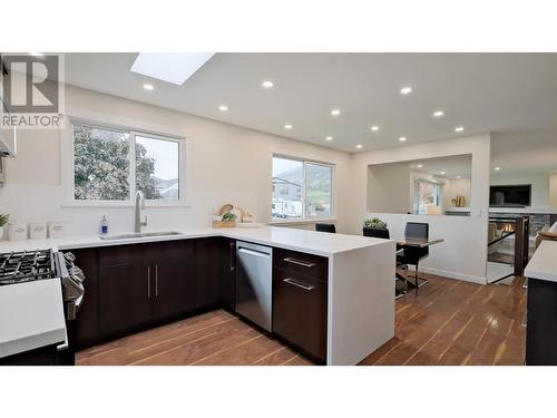 122 Acacia Crescent, Penticton, BC - Indoor Photo Showing Kitchen