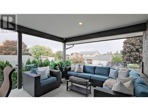 122 Acacia Crescent, Penticton, BC - Indoor Photo Showing Living Room