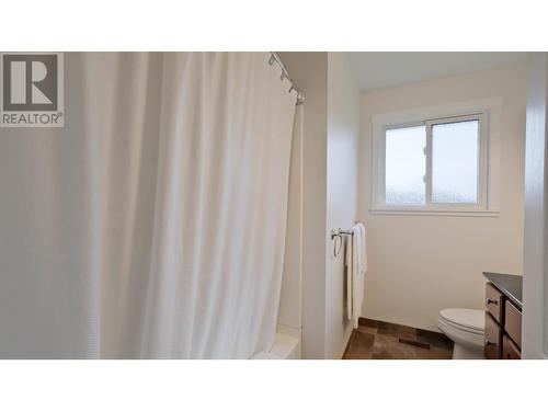 122 Acacia Crescent, Penticton, BC - Indoor Photo Showing Bathroom